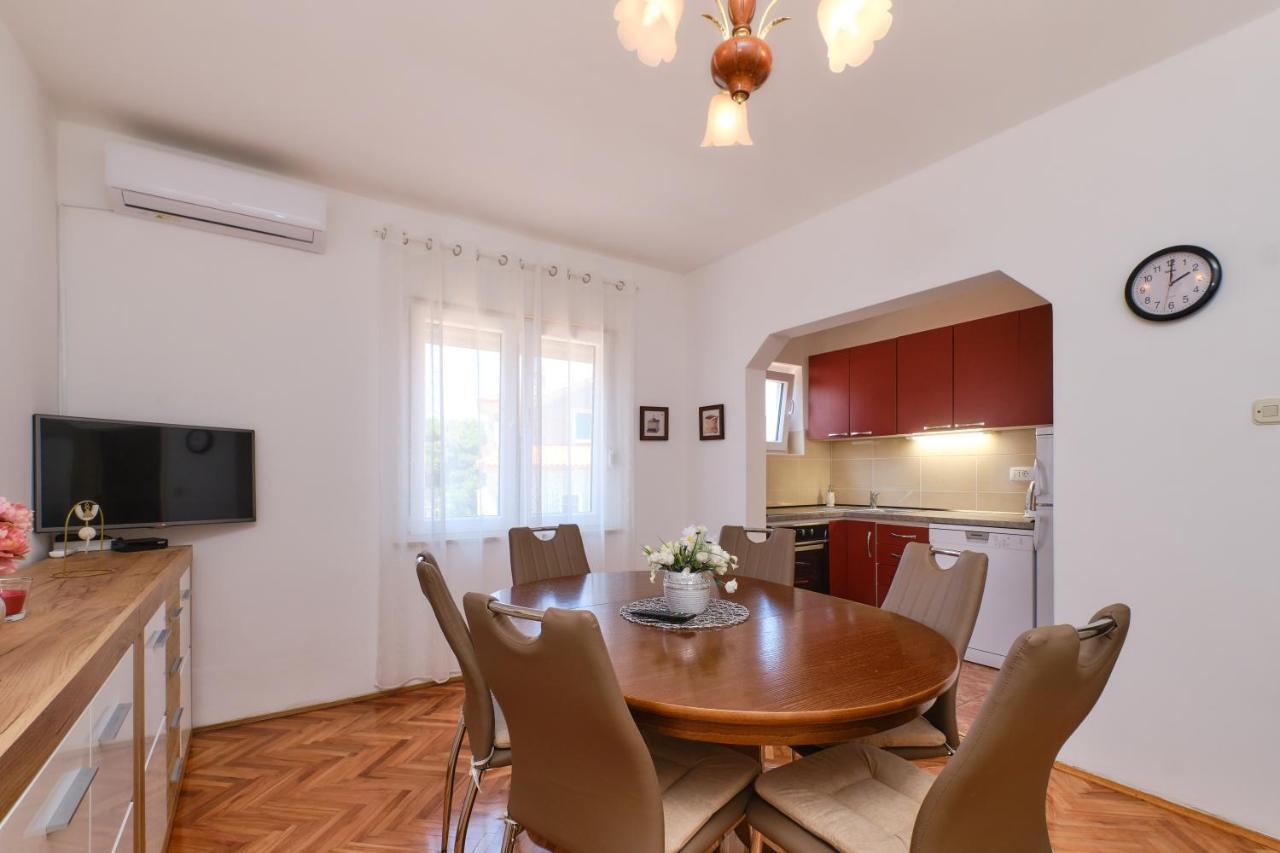 Sea View Apartment Sandra In Mali Lošinj Esterno foto