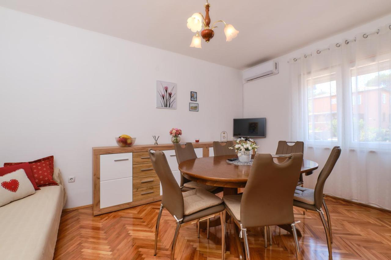 Sea View Apartment Sandra In Mali Lošinj Esterno foto