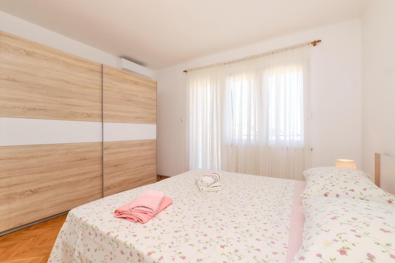 Sea View Apartment Sandra In Mali Lošinj Esterno foto